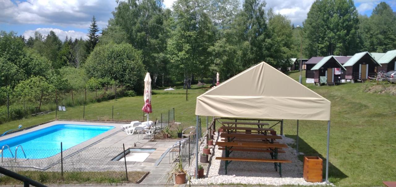 Retro Kemp Pod Boubinem Horní Vltavice Buitenkant foto